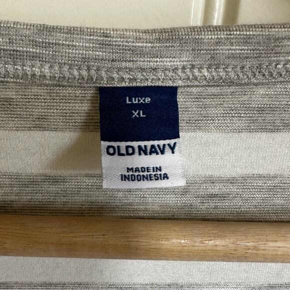 Old Navy women’s sweatshirt xl NWT gray white‎ - Picture 3 of 8